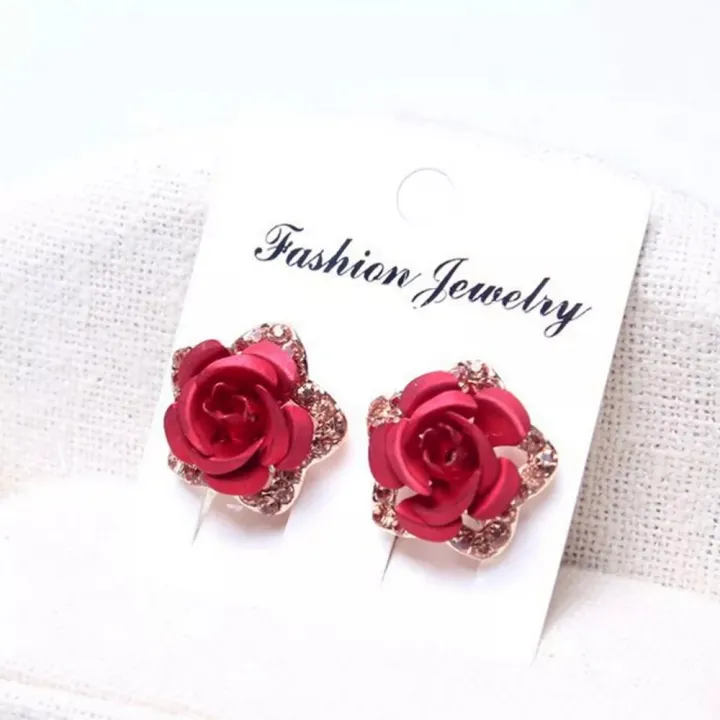 Fashionable%20Floral%20Stud%20Earrings%20-%20Image%205