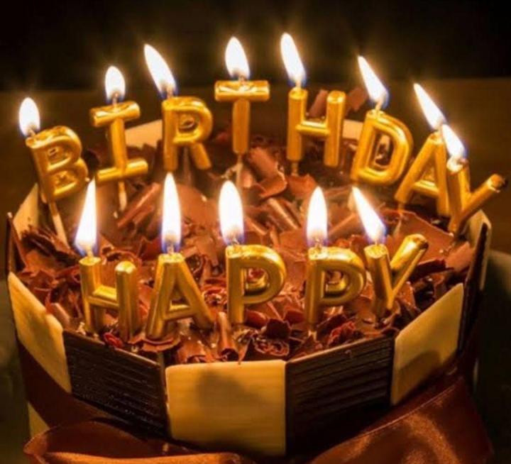 Happy%20Birthday%20Golden%20Alphabet%20Candles%20Pack%20for%20Birthday%20Cake%20Decoration%20-%20Image%204