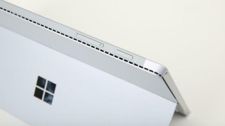 Microsoft%20Surface%20Laptop%20Go%2012.4"%20Touch%20-%20Core%20i5-1035G1%2010th%20Gen%20-%208GB%20DDR4%20-%20256GB%20NVME%20SSD%20-%20%20Windows%2011%20Pro%20-%20Platinum%20-%20Image%202