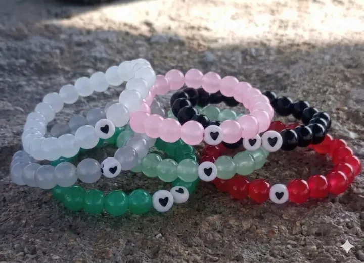 Korean%20Beaded%20Bracelet%20with%20Mini%20Heart%20Charm%20%E2%80%93%20Cute%20Handmade%20Fashion%20Jewelry%20for%20Girls%20&%20Women%20-%20Image%204