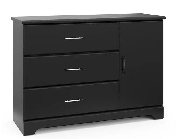 Antique%20Brown%20Polished%20Wooden%20Chest%20of%20Drawers:%20Oak%20Wood%20Elegance%20for%20Living%20Room%20and%20Bedroom%20Storage%20-%20Image%202