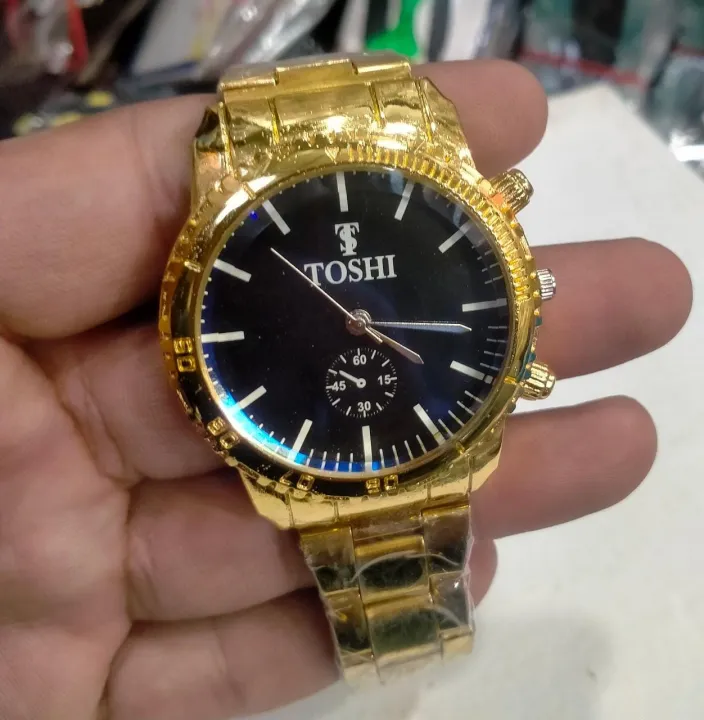 Latest%20Watch%20for%20Men%20in%20Golden%20Colour%20-%20Image%202