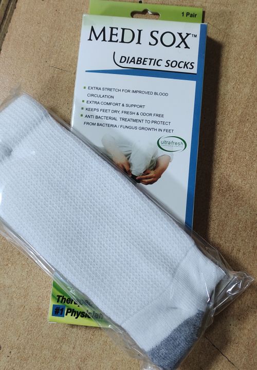 MEDI%20SOCK%20WHITE%20-%20Image%202