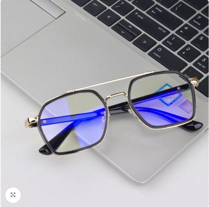 Anti%20Blue%20Light%20Transition%20Glasses%20%7C%20UV%20Protection%20&%20Stylish%20Computer%20Eyewear%20-%20Image%203