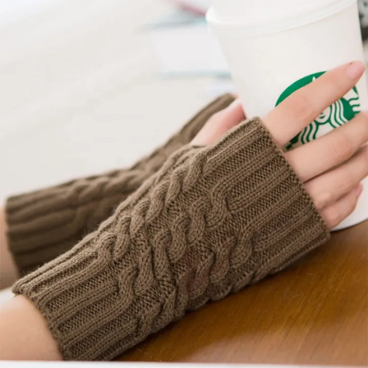 Half%20Finger%20winter%20gloves%20for%20women%20&%20girls%20-%20Image%205