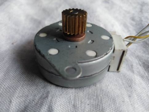 Minebea%20PM35S-048-TBH2%20High%20Quality%20Stepper%20Motor%20-%2024VDC,%200.5A/Phase,%207.5%20Deg/Step%20-%205%20Wire%20Hybrid%20Motor%20-%20Image%203