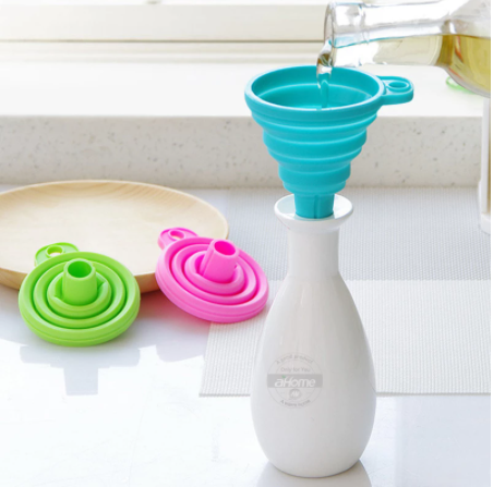 Kitchen%20Gadgets%20Silicon%20Funnel%20Oil%20Funnel%20Water%20Funnel%20Kitchen%20Accessories%20Silicone%20Collapsible%20Funnel%20%20For%20Water%20Bottle%20Liquid%20Transfer%20(Food%20Grade)%20-%201%20Pc%20-%20Image%203