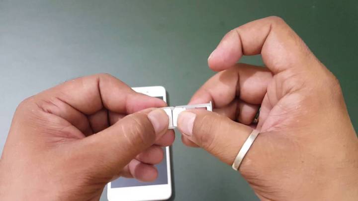 Infinix%20Note%2040%20Dual%20SIM%20Tray%20Sim%20Jacket%20Sim%20Slot%20Sim%20Door%20For%20Infinix%20Note%2040%20_%20Black%20-%20Image%203