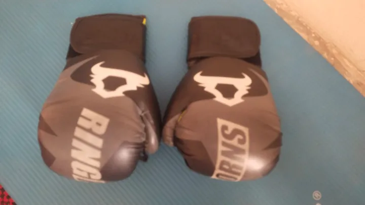 4-in-1%20Punching%20Bag%20Set%20with%20Boxing%20Gloves,%20Hand%20Wraps%20&%20Chain%20-%203%20&%204%20Feet%20Options%20-%20Image%206