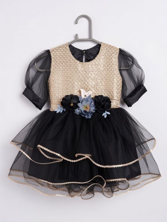 Eid%20Special%20Elegant%20and%20stylish%20Black%20Net%20Party%20fancy%20and%20trendy%20Frock%20with%20Golden%20Banarsi%20Yoke%20&%20Matching%20Hairband%20for%20baby%20girls,%203-4%20Years%20Baby%20Girl%20Dress%20Set%20%7C%20Eid%20Collection%20-%20Image%202