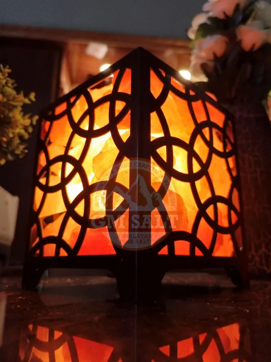 Pink%20Himalayan%20Rock%20Salt%20Lamp%20SPB-37%20%E2%94%82%20GM%20SALT%20%E2%94%82%20Home%20D%C3%A9cor%20%E2%94%82Bedside%20Lamp%20%E2%94%82%20Decoration%20for%20Side%20Table%20%E2%94%82Himalayan%20Pink%20Salt%20Lamp%20Basket%20%E2%94%82%20Natural%20Salt%20Lamp%20%E2%94%82%20Metal%20Basket%20%E2%94%82%2015%20Watt%20Bulb%20%E2%94%82%20Laser%20Cut%20Basket%20%E2%94%82%20Cord%20Wire%20%E2%94%82%20SPB-37%20-%20Image%204