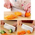 Crinkle Cut Potato/Chip/Fruit/Vegetable Wavy Blade Cutting Knife with Wooden Handle/French Fry Potato Cutter. 