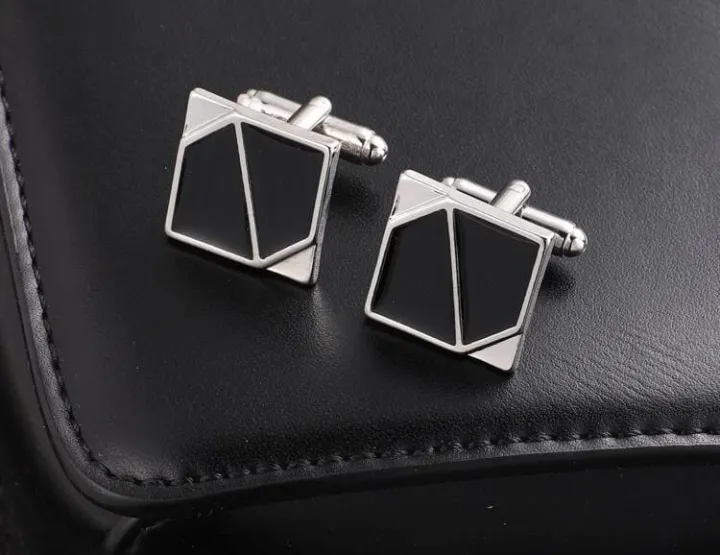 Cufflinks%20for%20Men%20%7C%20Golden%20Black%20Decent%20Cufflinks%20-%20Image%205