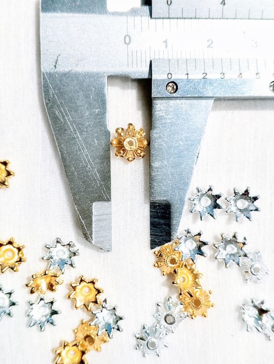 200Pcs%20Bead%20Caps%209x3.5mm%20Gold%20&%20Silver%20Plastic%20Flower%20Bead%20Caps%20for%20Jewelry%20Making%20%7C%20DIY%20Craft%20Accessories%20for%20Necklace,%20Bracelet,%20Earrings,%20Beading%20Supplies%20-%20Image%202