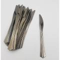 SILVER COLOR KNIVES PACK OF 20 SILVER PLASTIC KNIFES. 