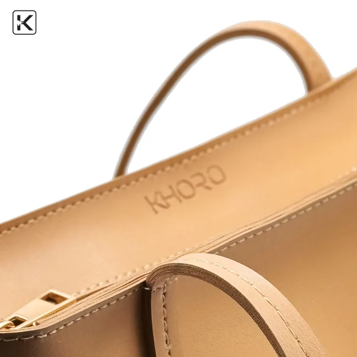 Eliza%20Black%20Long%20Handle%20Golden%20Accessories%20Top%20Zipper%20Tote%20Bag%20-%20Image%207