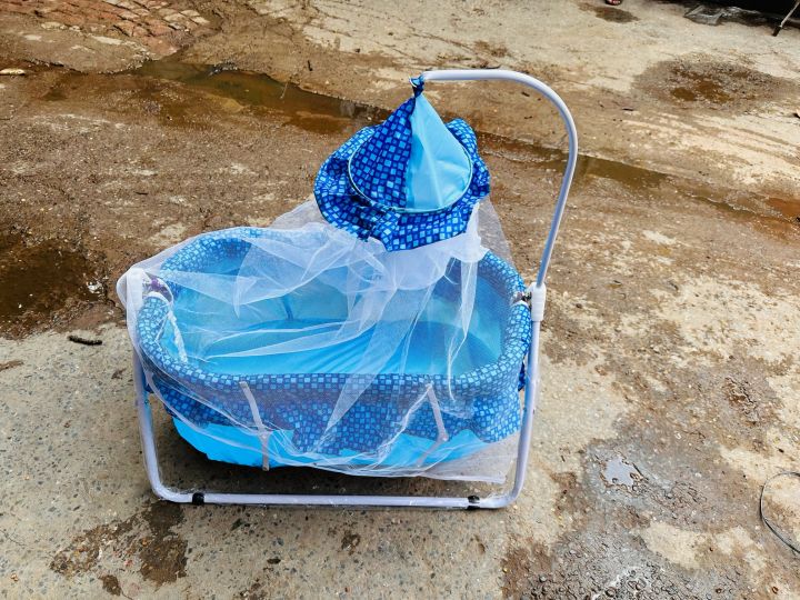 Baby%20Swing%20Cot%20&%20Cradle%20With%20Stand%20Support%20&%20Mosquito%20Net%20-%20Image%204