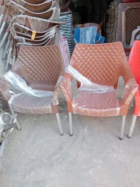Plastic%20Chairs%20Set%20(Set%20of%206%20Chairs%20+%201%20Table)%20-%20Image%204