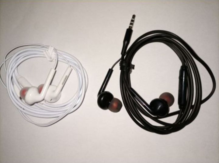 Pack%20Of%202%20Vivo%20Handsfree%20(Black%20&%20White)%20-%20Volume%20Control-Deep%20Base%20Sound%20for%20gaming%20and%20music%20experience.3.5mm%20With%20Mic%20Best%20Quality%20Handfree%20-%20Image%203