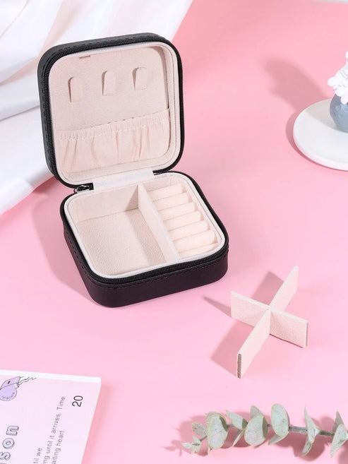 Leather%20Travel%20Jewelry%20Organizer%20Box%20for%20Women%20%E2%80%93%20Portable%20Storage%20Case%20for%20Hair%20Accessories%20&%20Rings%20%E2%80%93%20Classic%20Style%20%E2%80%93%20All%20Season%20-%20Image%2010