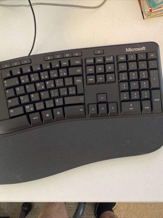 Microsoft%20Multimedia%20Ergonomic%20Refurbished%20Keyboard%20-%20Black%20-%20Image%202