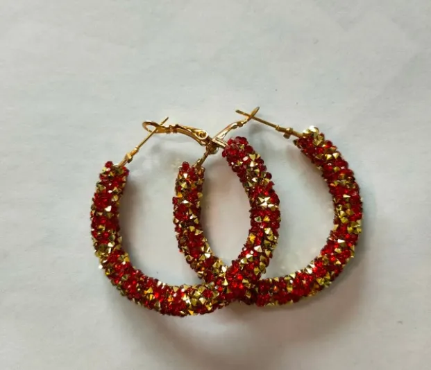 Charm%20Red%20n%20Gold%20Hoop%20Earring%20-%20Image%203