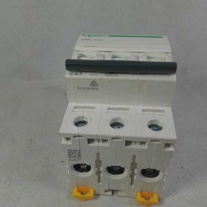 Schneider%20Electric%203-Pole%20Circuit%20Breaker%2016/20%20Amps%2040A/63A%20High-Quality%20Electrical%20Safety%20Switch%20-%20Image%204