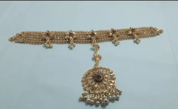 Shop%20Now%20for%20Exquisite%20Sheesh%20Matha%20Patti:%20Available%20in%20Red/Golden/Silver/White!%20-%20Image%203