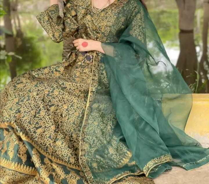 Trendy%20Launch%20Stitched%20printed%203pc%20Maxi%20dress%20for%20women%20and%20young%20girls%20-%20Image%205