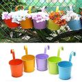 2 PCS Hanging Flower Pots, Plant Hanger Metal Iron Flower Holders Bucket Railing Hanging Planters for Indoor Outdoor Balcony Garden Planter Wall Fence with Detachable Hook Home Décor, Robust Hanging Pot with Hook. 