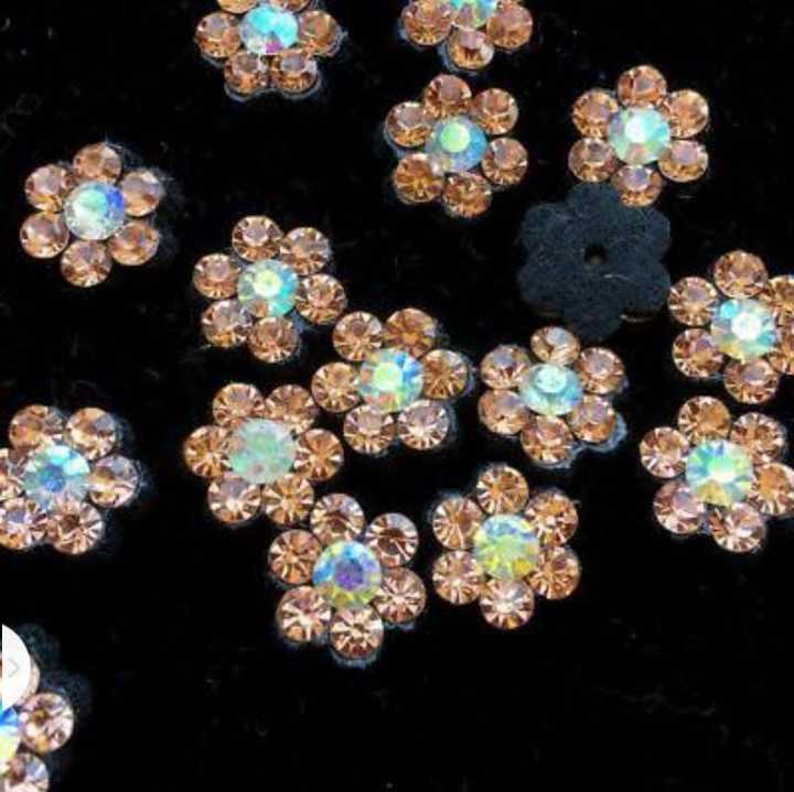 Girls%20and%20women%20Hair%20Accessories%20and%20Hair%20beats%20or%20hair%20beads%20with%20velvet%20coated%206%20pieces%20-%20Image%205