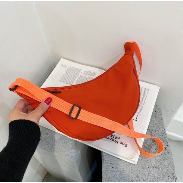 Dumpling%20Bag%20Nylon%20Crossbody%20Bag%20Uniqlo%20Unisex%20Fashion%20Messenger%20Bag%20Waterproof%20Shoulder%20Bag%20with%20Adjustable%20Strap%20-%20Image%202