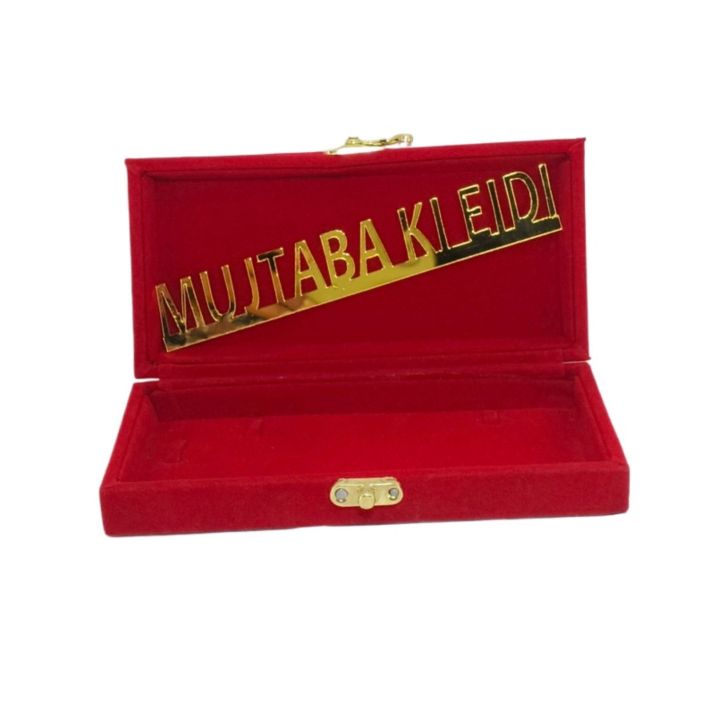 Personalized%20Velvet%20Eidi%20Gift%20Box%20%E2%80%93%20Get%20Any%20Name%20Customized%20%E2%80%93%20Custom%20Name%20Eid%20Money%20Gift%20Box%20with%20Golden%20Acrylic%20Eid%20Mubarak%20Design%20%E2%80%93%20Luxury%20Eid%20Packaging%20for%20Cash,%20Jewelry,%20and%20Gifts%20-%20Image%204