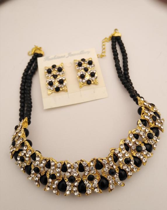 Ladies%20Black%20Stone%20Necklace%20With%20Earrings-%20-%20Image%202
