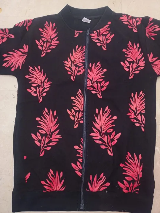 Red%20and%20Black%20Zipper%20Jacket%20-%20Image%204