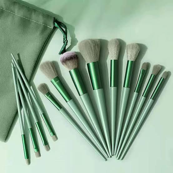 Get the Perfect Blend: 13 Piece Makeup Brush Set in Stunning Random Colors (Must-Have Beauty Tools)