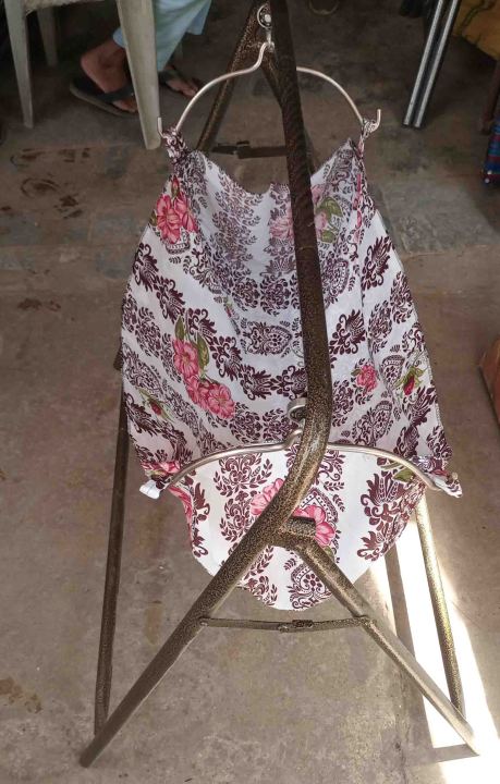 Color%20Coated%20Small%20Bearing%20Folding%20Baby%20Cradle%20with%20Free%20Sleeping%20Cloth%20-%20Image%202