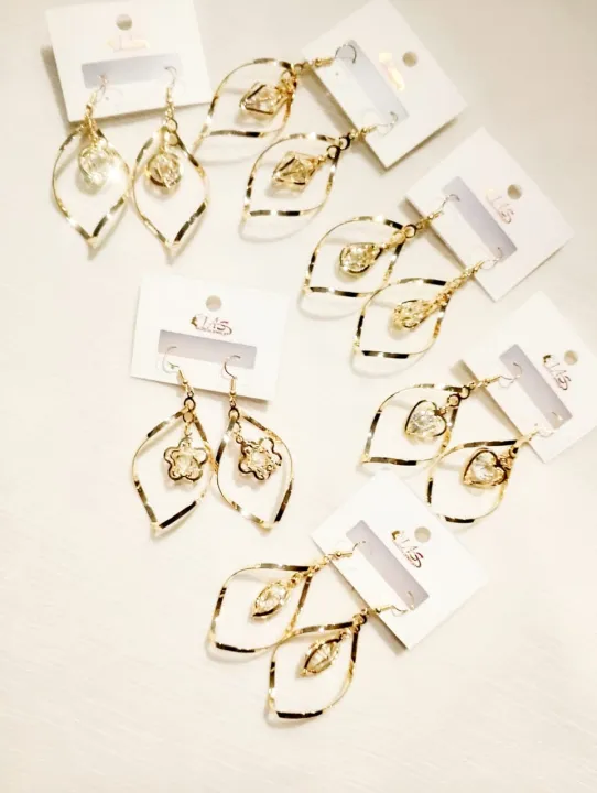 Choose%20Your%20Own%203%20Pairs%20of%20Elegant%20Light%20Weight%20Fashion%20Drop%20Earrings%20%7C%20Trendy%20Gold-Tone%20Earrings%20Set%20for%20Girls%20&%20Women%20-%20Image%202