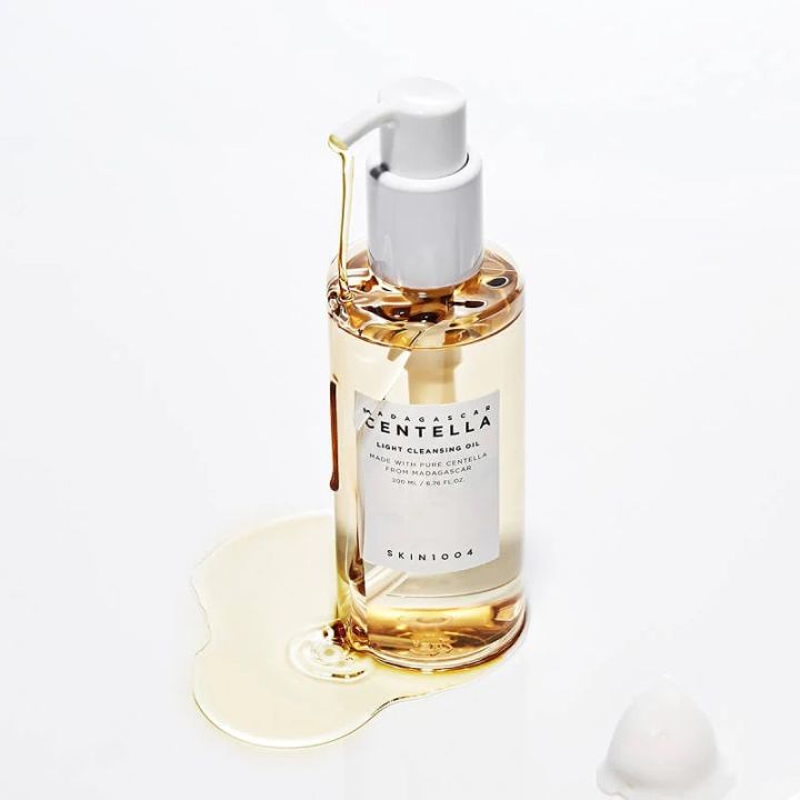 SKIN1004%20Madagascar%20Centella%20Light%20Cleansing%20Oil%20(30ml)%20-%20Image%204