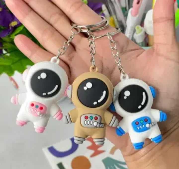 Spaceman / astronaut keychain - cartoon character / action figure soft ...