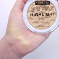 Makeup Revolution London - Relove By Super Highlighter Gold. 