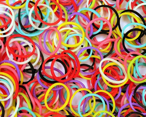 More%20Then%20100%20Pieces%20of%20multi%20Color%20Elastic%20Rubber%20Band%20Hair%20Ties%20for%20Girls%20and%20Women%20-%20Image%205