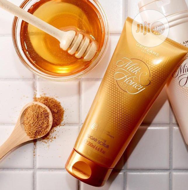 Oriflame%20Milk%20And%20Honey%20Gold%20Smoothing%20Sugar%20Scrub%20-%20Image%202