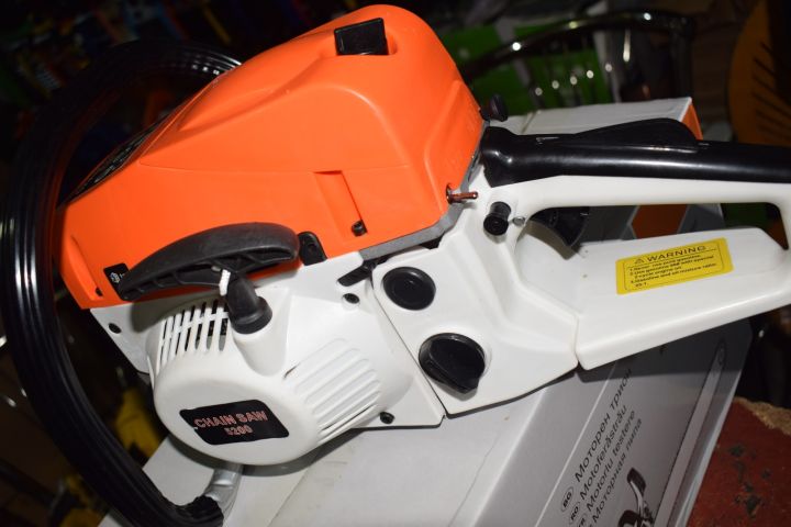 Professional%20petrol%20chainsaw%205200%20high%20power%20chainsaw%20(%20all%20Pakatan%20cash%20on%20delivery%20)%20-%20Image%205