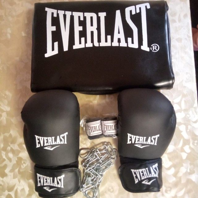 Boxing%20Bag%20with%20chain%20Boxing%20Gloves%20and%20Hand%20bandages%20Wraps%20Boxing%20Kit%20Full%20Set%20Punching%20Bag%20for%20Men%20Girls%20Adults%20Length%203%20feet%20and%204%20Feet%20-%20Image%204
