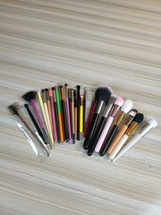 Pack%20Of%2012%20Professional%20Makeup%20Brushes%20For%20Women%20-%20Image%202