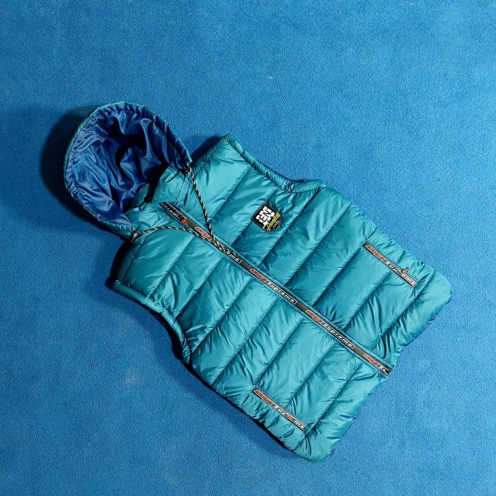 Sleeveless%20Puffer%20Jacket%20for%20Men%20%7C%20Zipped%20Pockets%20with%20Detachable%20Hood%20-%20Image%208