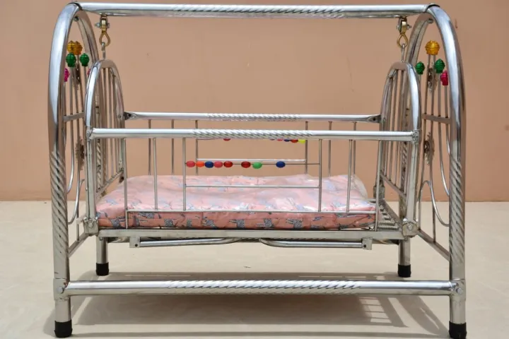 New%20Born%20Baby%20Swing%20Bed%20in%20Silver%20Chrome%20with%20Soft%20Mattress%20-%20Royal%20Look%20New%20Edition%20-%20Image%203