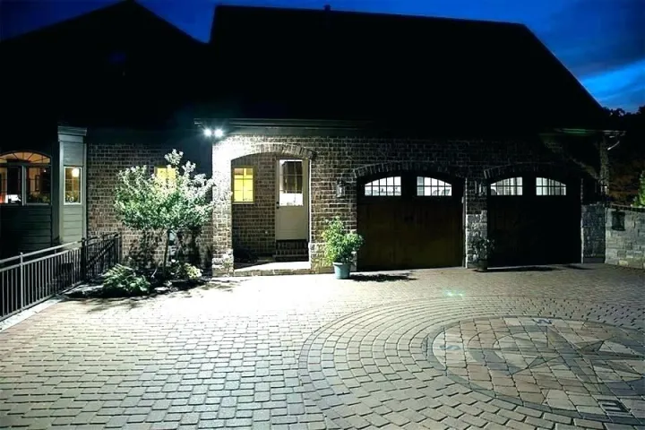 100W%20Waterproof%20LED%20Flood%20Light%20Outdoor%20Lighting%20for%20Garden%20and%20Yard%20-%20Image%204