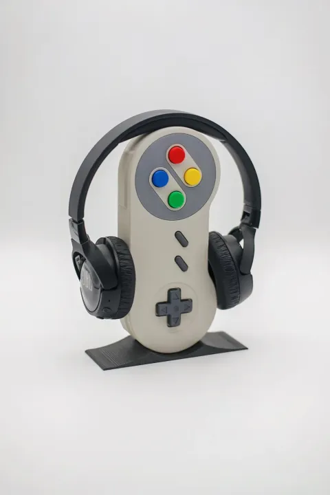 SNES%20Controller%20Headphone%20Stand%20%E2%80%93%20Retro-Inspired%20Headset%20Holder%20for%20Classic%20Gamers%20-%20Image%202
